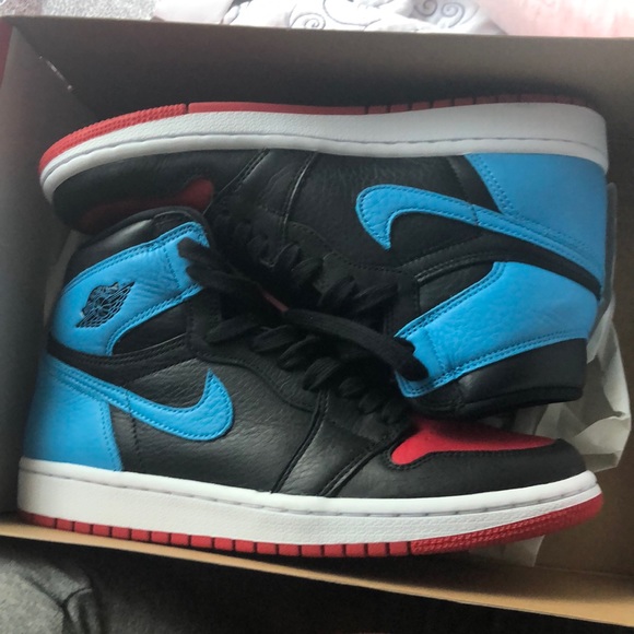 Women’s Air Jordan 1 High OG - Picture 1 of 3